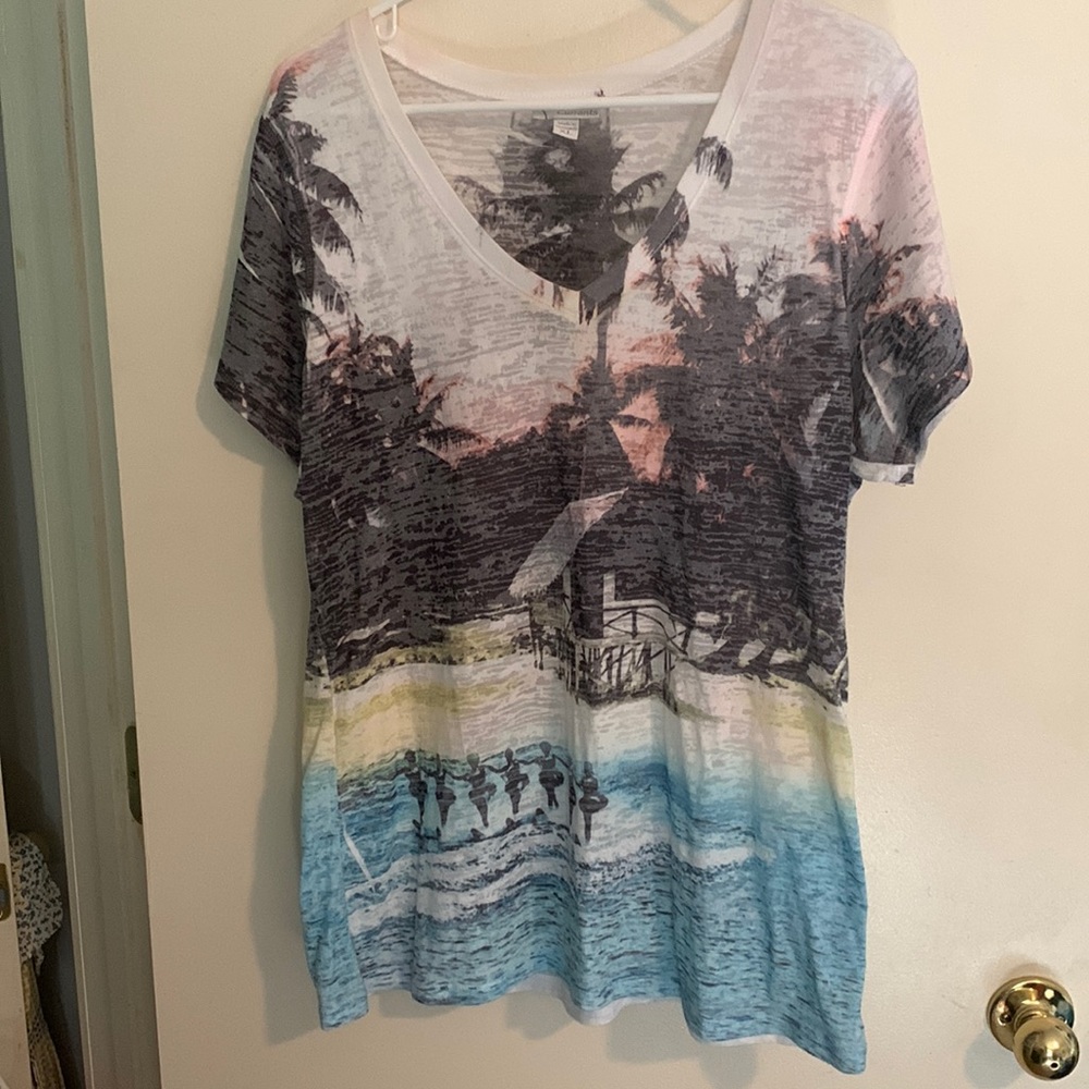 Currants Short Sleeve Top. Cotton. Tropical scene. Size XL